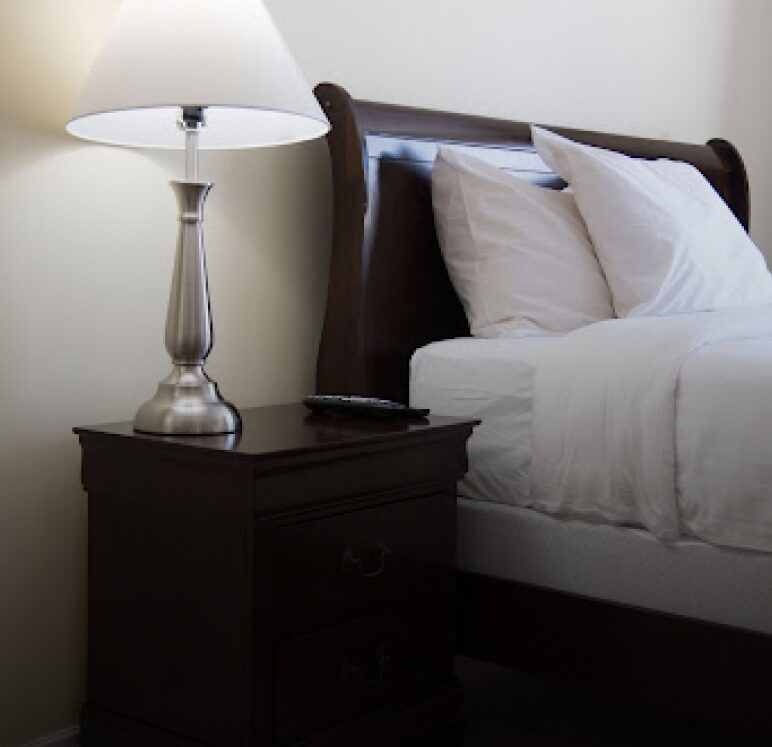 Furnished studio bedside